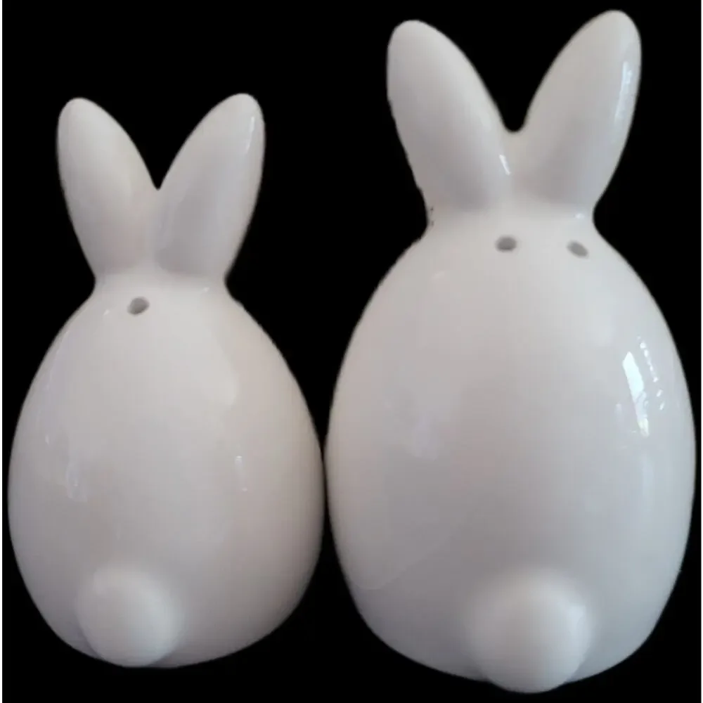 Grasslands Roads Bunny Salt & Pepper Shakers Spring In Basket Ceramic In Box